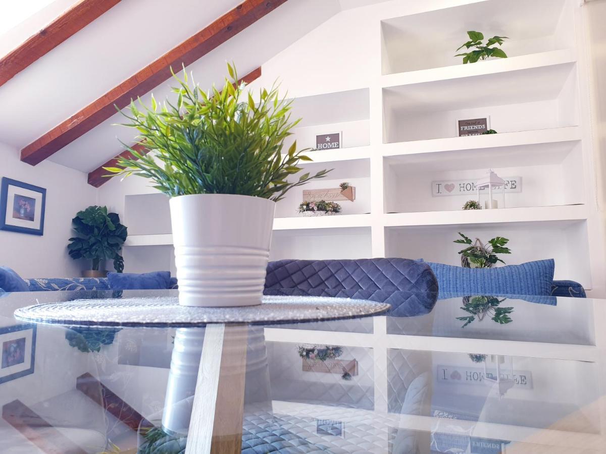 Apartments Sandra In The Historical Center Of The City Supetar Ngoại thất bức ảnh