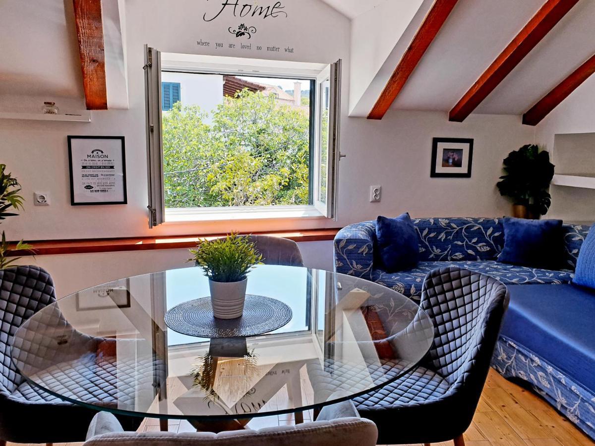 Apartments Sandra In The Historical Center Of The City Supetar Ngoại thất bức ảnh