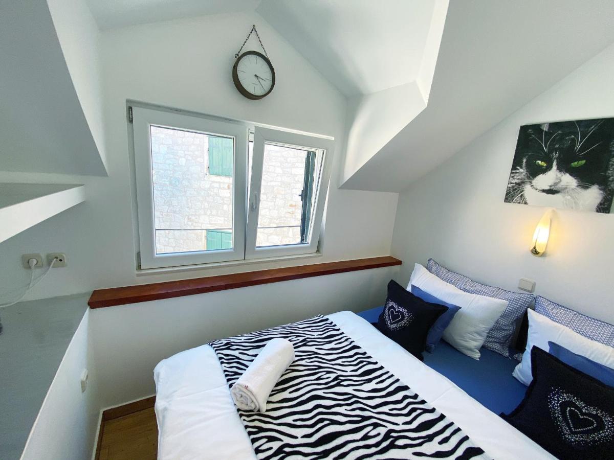 Apartments Sandra In The Historical Center Of The City Supetar Ngoại thất bức ảnh