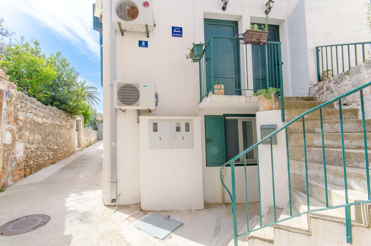 Apartments Sandra In The Historical Center Of The City Supetar Ngoại thất bức ảnh